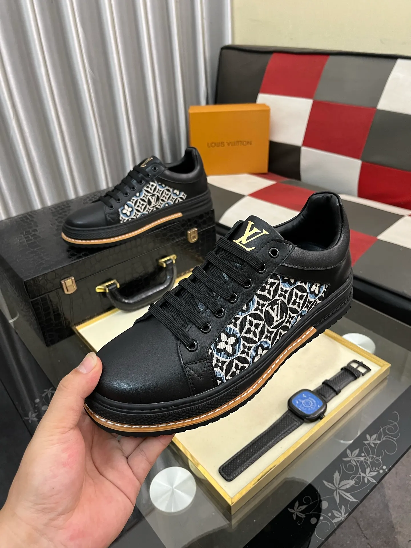 Men's shoes 💰420⌚️⌚️LV's new men's high-end casual sports shoes, using imported first-layer cowhide silk-screened brand lougou, original ultra-light TPU outsole, wear-resistant and comfortable, Monogram lougou embellished rubber outsole, breathable mesh lining, versatile classic style! Size: 38-442️⃣Colors available